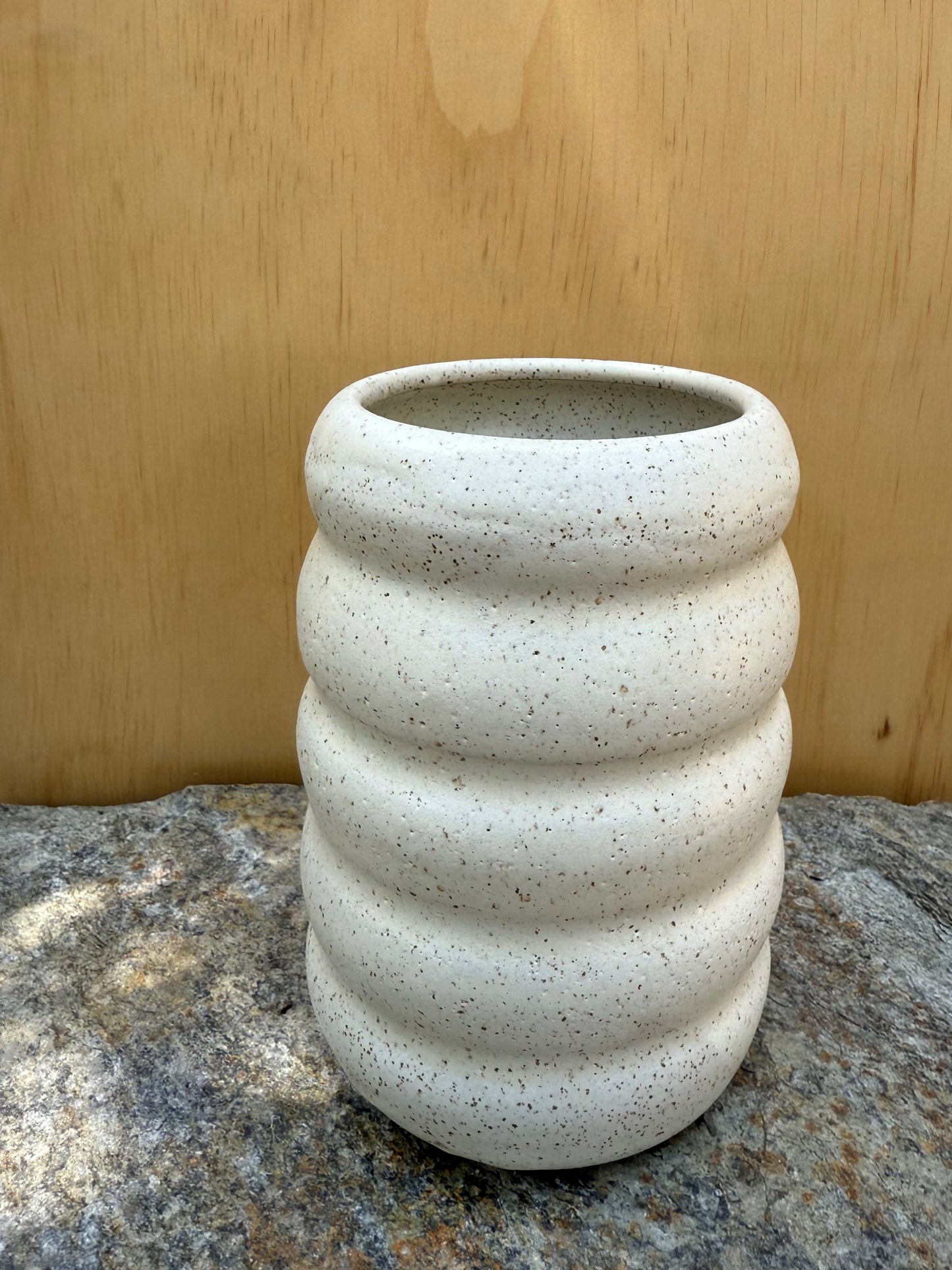 Wavy Vase in Speckled Cream