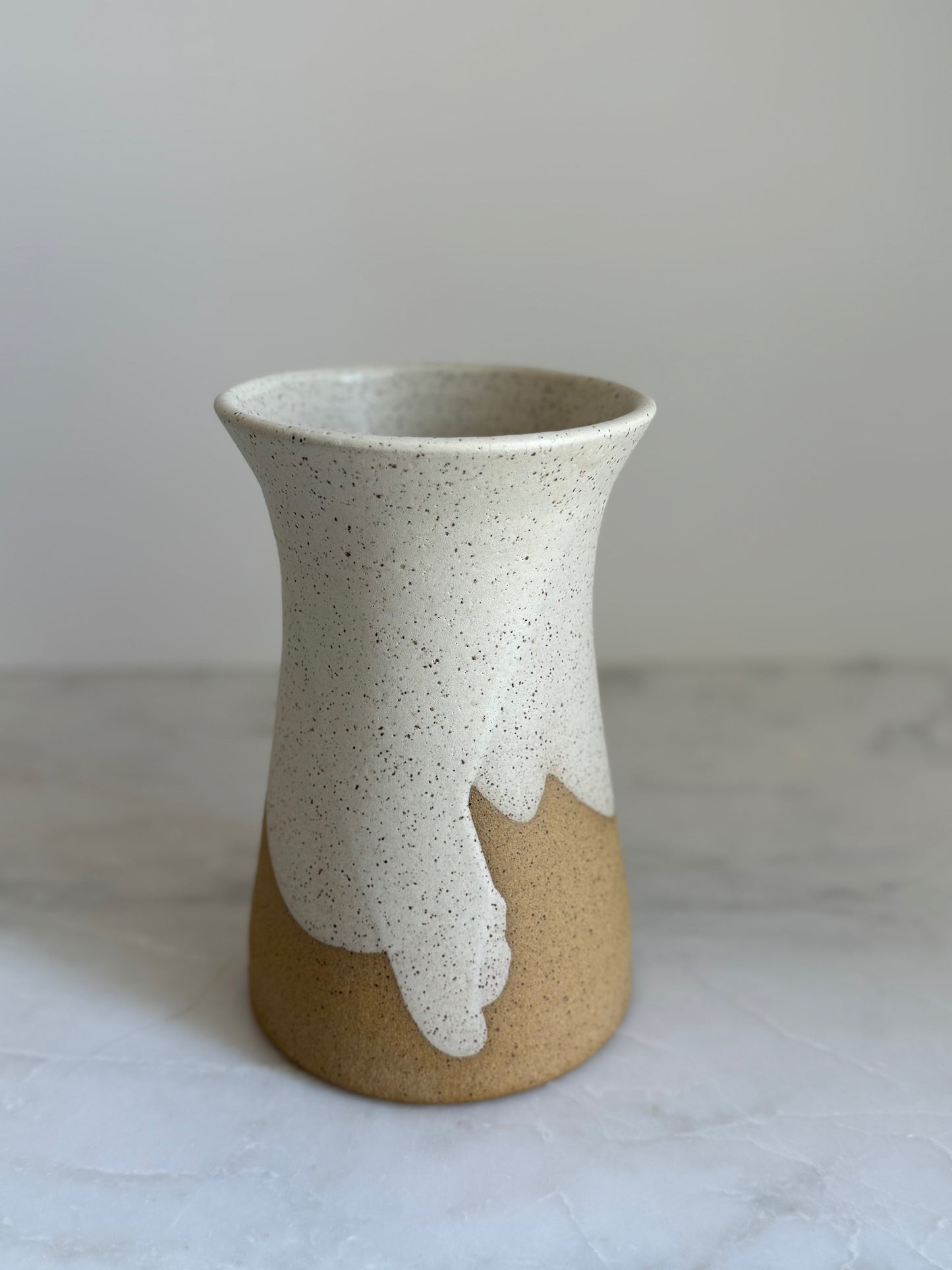 Hourglass Vase Speckled White