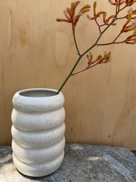 Wavy Vase in Speckled Cream