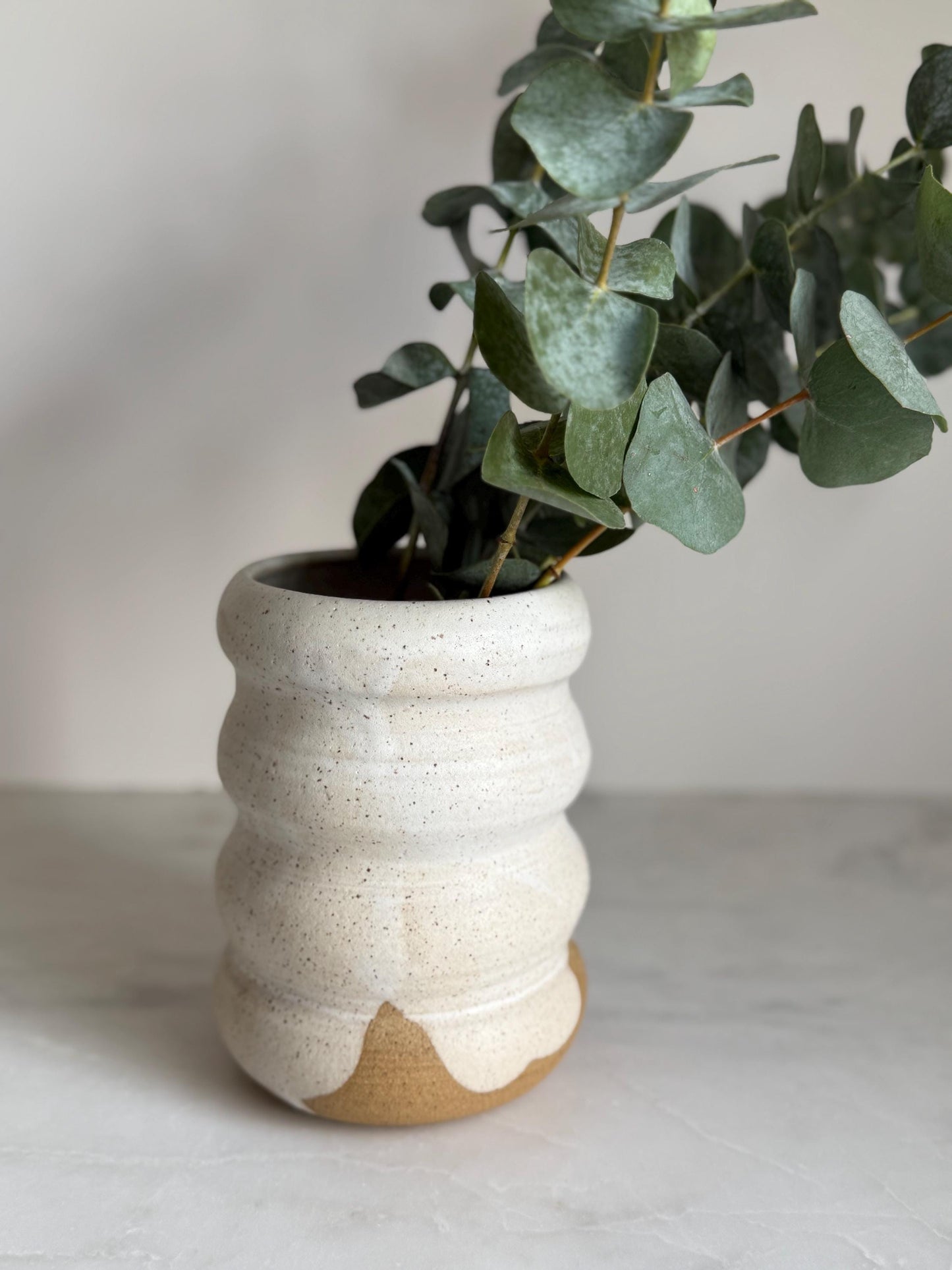 Wavy Vase - Speckled White