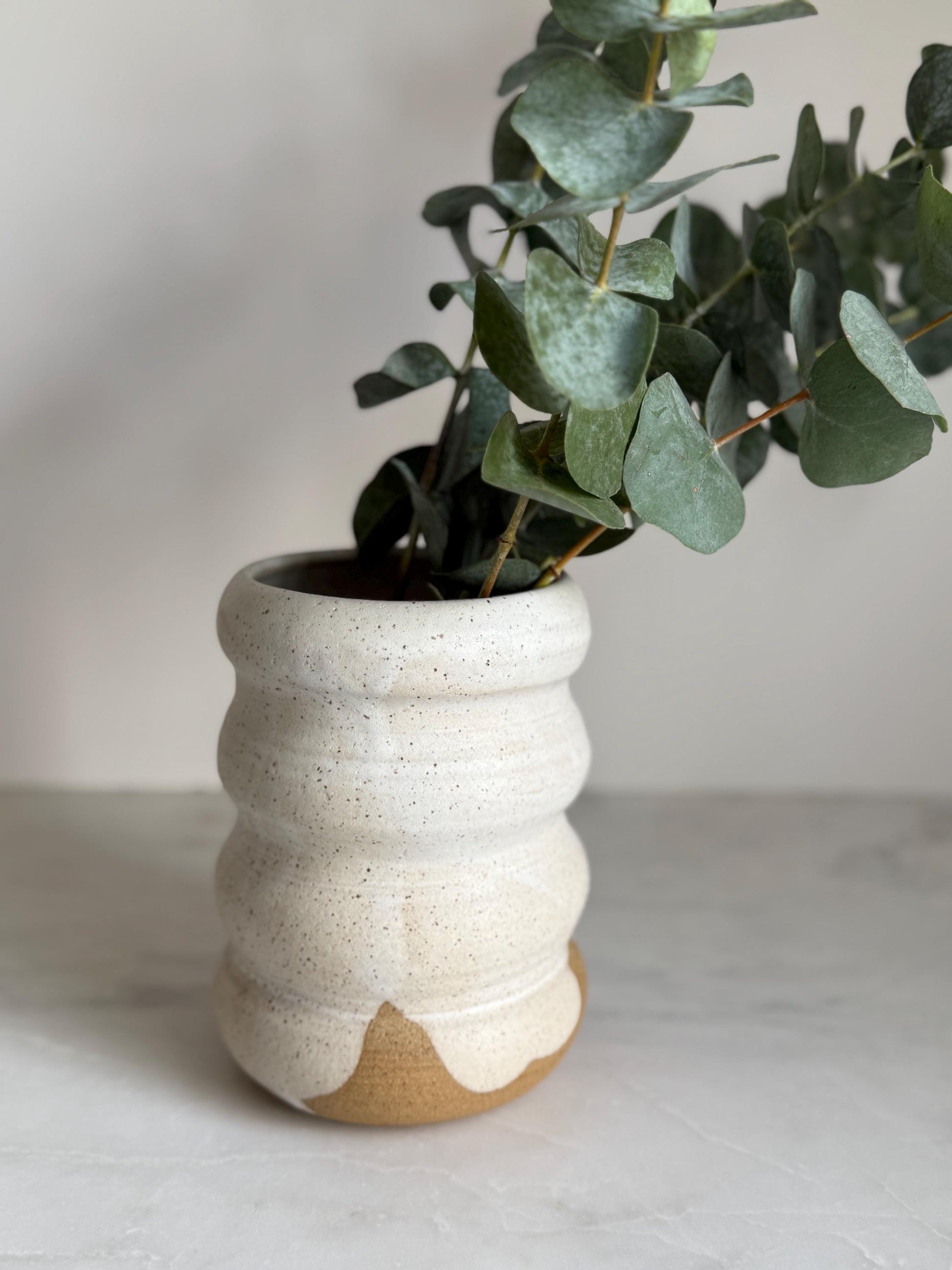 Wavy Vase - Speckled White