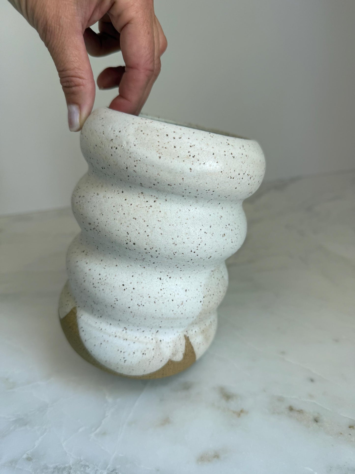 Wavy Vase - Speckled White