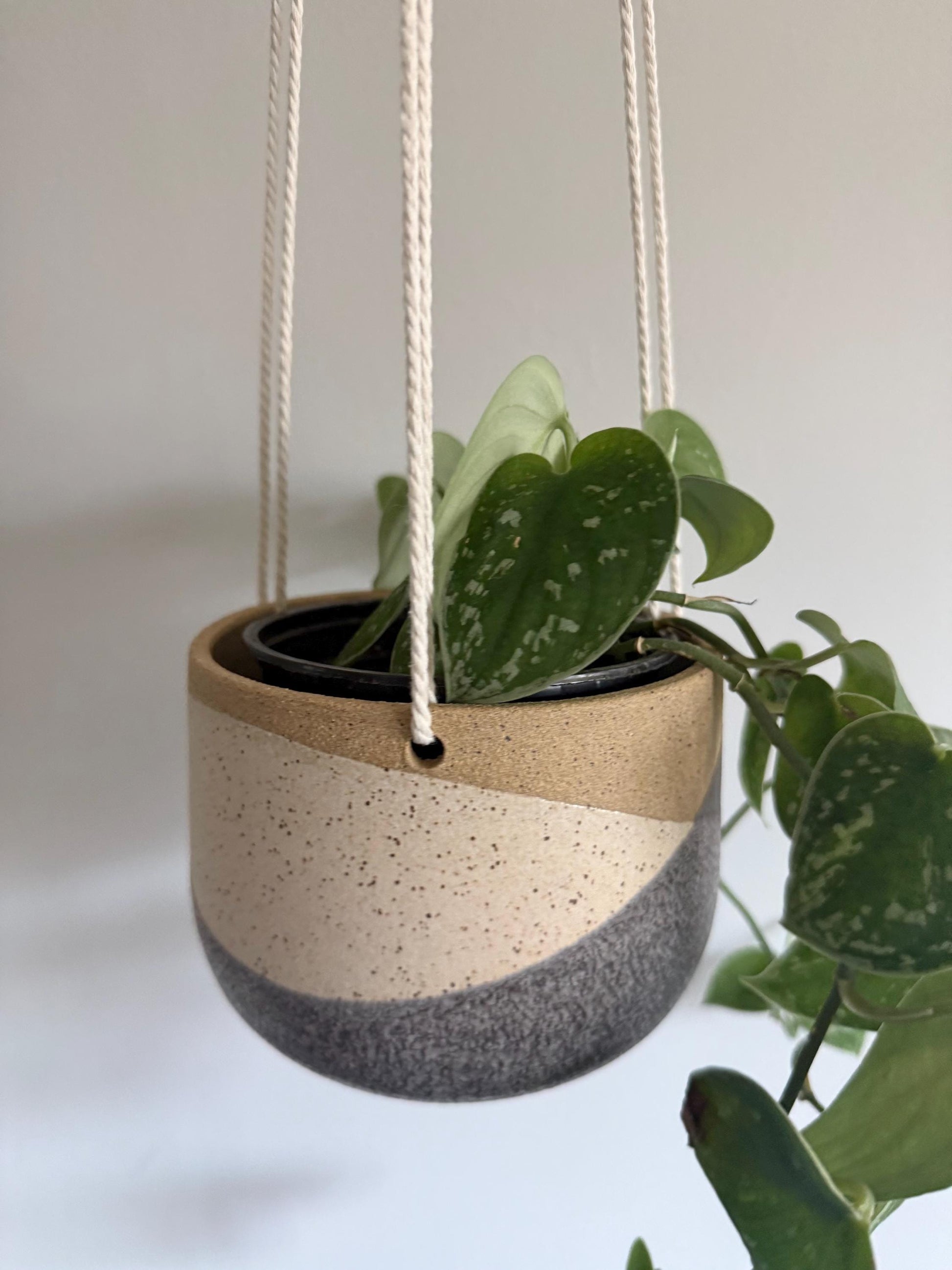 Hanging Planter - Cream/Charcoal