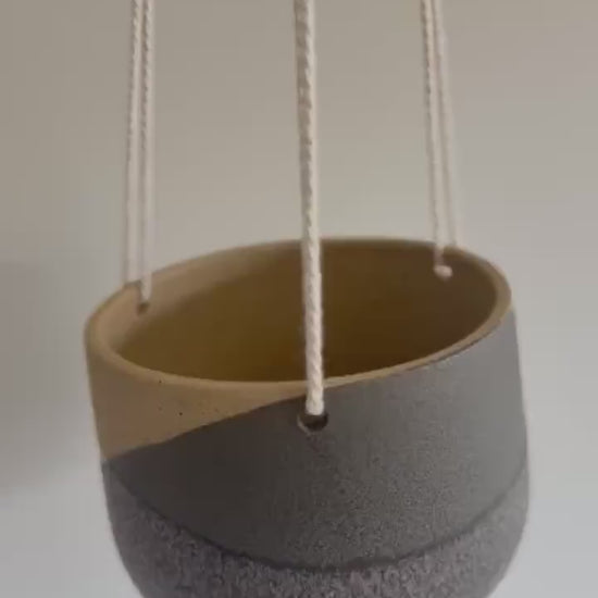 Hanging Planter - Cream/Charcoal