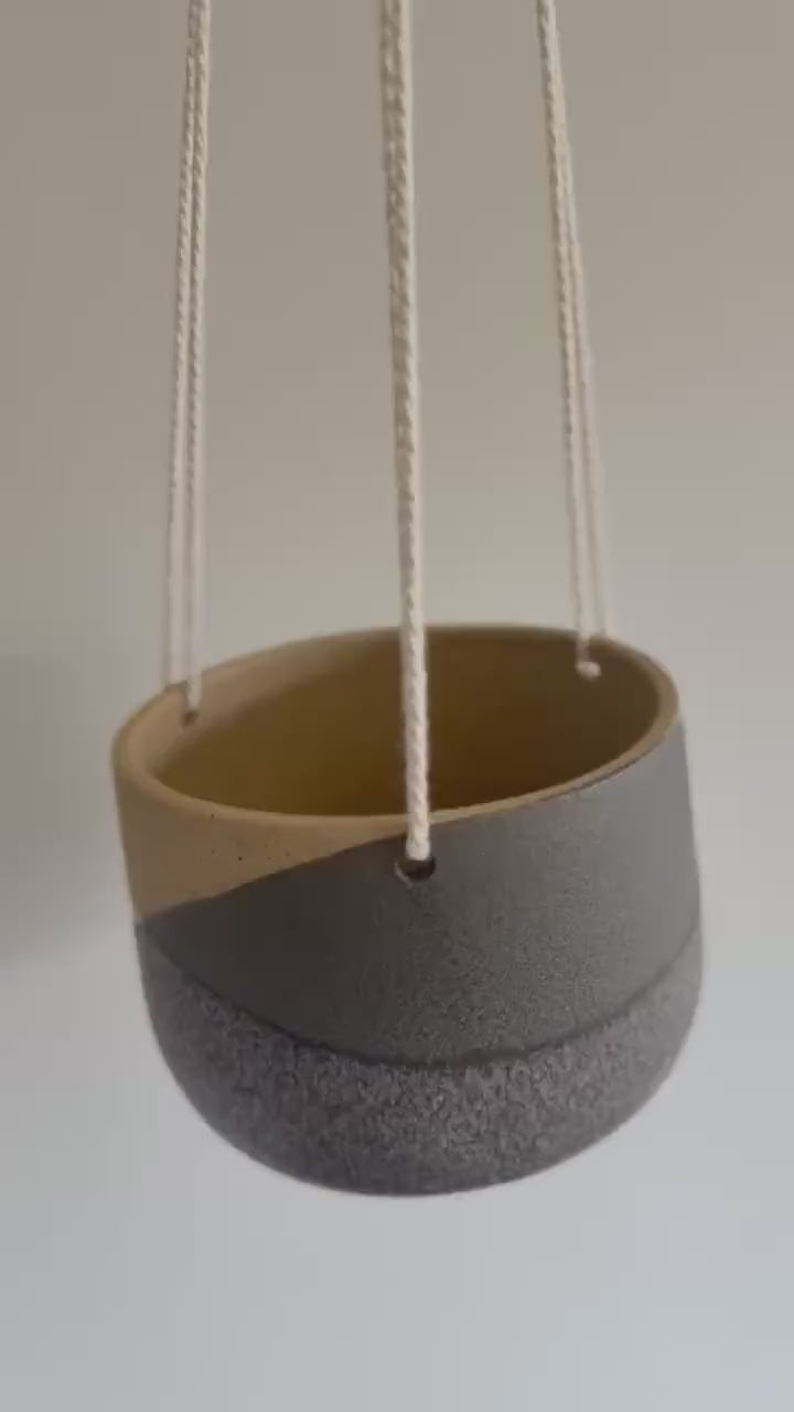 Hanging Planter - Cream/Charcoal